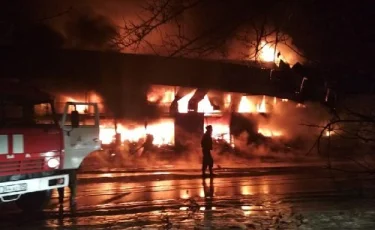 Алматы облысындағы базарда 43 контейнер жанып кетті