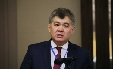 «Жауапкершілікті сезінуі керек». Министр Біртанов 16 жастағы қыздарға түсік жасатуға рұқсат беруді қолдады