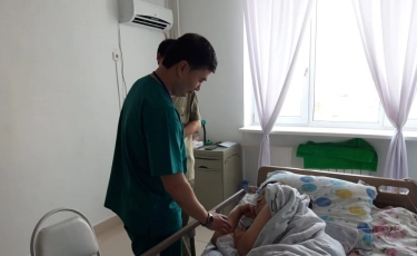 Врачи Мангистауской области стабилизировали состояние пострадавшей в ДТП из-за верблюда
