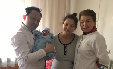 В Казахстане женщина дважды стала мамой после пересадки печени