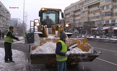 Алматыда қар тазалау жұмыстарына 2500 жұмысшы жұмылдырылды