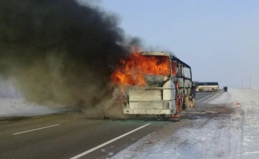 Владельца автобуса, в котором сгорели 52 человека, доставили в Шымкент