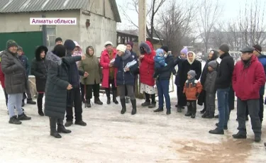 Алматы іргесіндегі саяжай төрағасы қыс ортасында тұрғындардың жарығы мен суын өшіріп тастаған