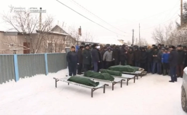Астанада өрттен қаза тапқан 5 баланы қалың ел ақтық сапарға шығарып салды