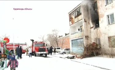 Сосед спас двух малышей из горящей квартиры в Балхаше