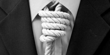 В Уральске 30-летнего чиновника нашли повешенным в служебном кабинете