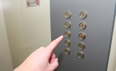 Полторы тысячи устаревших лифтов подлежат замене в Алматы