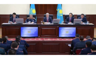 «Порой не дозвониться», - президент Казахстана о службе «102»