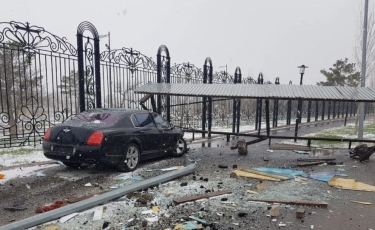 Bentley влетел в остановку в столице
