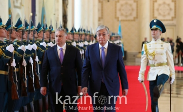 Касым-Жомарт Токаев встречает премьер-министра Венгрии