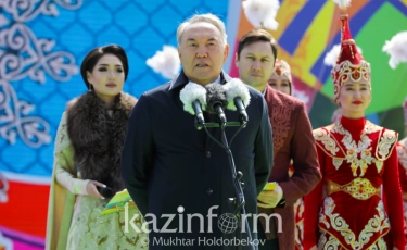 Казахстанцев с Днем единства поздравил Нурсултан Назарбаев