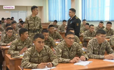 Ата жолымен: Алматыдағы әскери институтта жас Сағадат Нұрмағамбетов білім алып жатыр