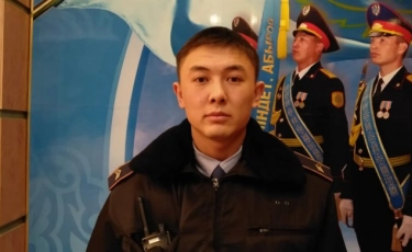 Полицейский Алматы награжден за спасение 6 человек при пожаре