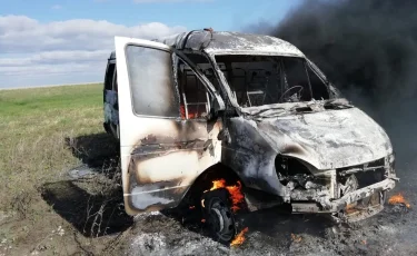 Полицейские СКО спасли детей из горящего микроавтобуса 