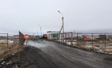 Жители Петропавловска пожаловались на запах гари с мусорного полигона