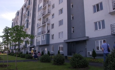 "Бақытты отбасы": более 50 многодетных семей получили квартиры в Алматы