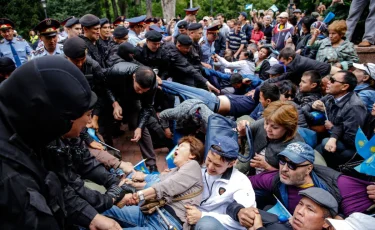 Сайлау кезінде митингке шыққан 200-ге жуық астаналық «жер аударылды»