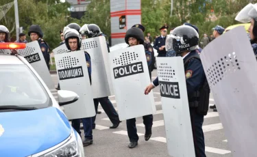 Во время несанкционированных митингов в стране более 300 полицейских получили различные травмы