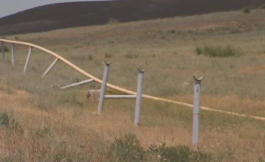 Желге ұшқан жарты миллиард: Алматы облысында 5 жыл бұрын тартылған газ құбыры құлап жатыр