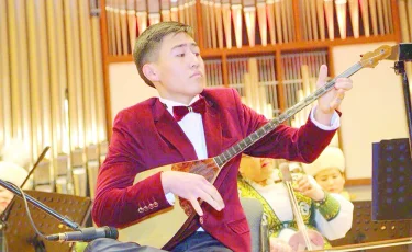 Алматыда жас күйші Ғаламат Бейсеқожаев концерт берді