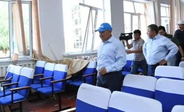 Өмірзақ Шөкеев Арыстағы төтенше жағдай кезінде «қыдырып жүрген» шенділерді қатаң сынға алды