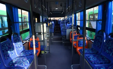 Нұр-Сұлтанда орта жастағы ер адам жасөспірім қызды соққыға жықты (ВИДЕО)