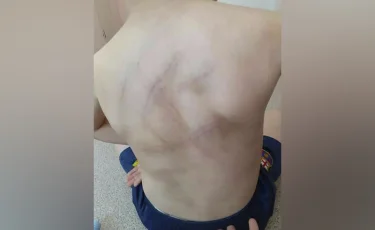 Әкесі 8 жастағы баланы арматурамен ұрған (видео)