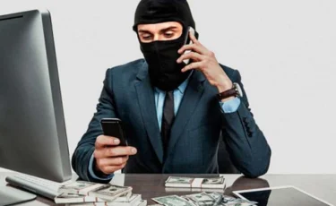 Лжеработники ЦОНов обманывают казахстанцев