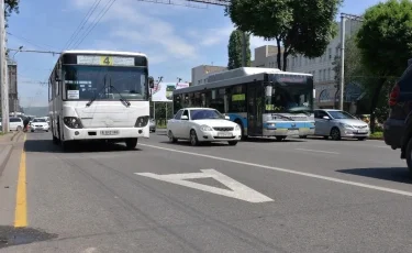 Алматыда автобустың жолымен жүрген 400 жүргізушіге айыппұл салынды 