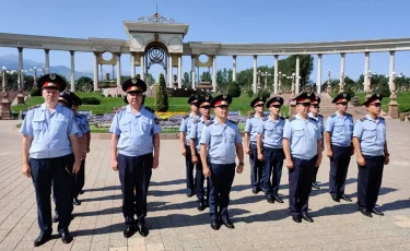 Полиция Алматы проводит акцию "Приемная на дороге"