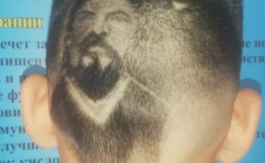 Жаркенттік бала шашына Абайдың суретін салдырған