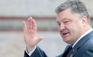 Порошенко с семьей покинул Украину 