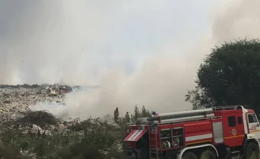 Пожар в Усть-Каменогорске: горит городская свалка 