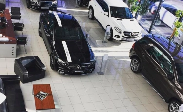 Енді жаңа көлікті автосалонда тіркетуге болады 