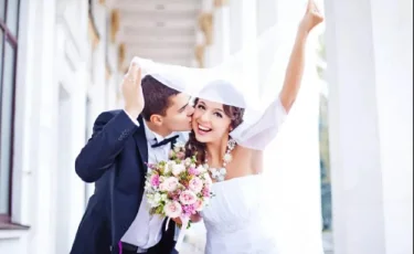 Жігітінің опасыздығын той үстінде білген қалыңдық оның масқарасын шығарды