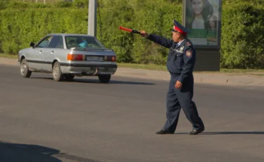 Жезлы вернули дорожным полицейским