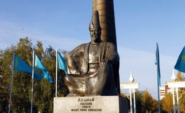 Қазақстанда Абылай ханның алып ескерткішін жасауға ұсыныс түсті