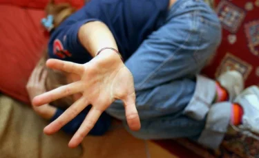 Ақтөбеде үй егесі пәтер тазалаушы қызды зорлаған