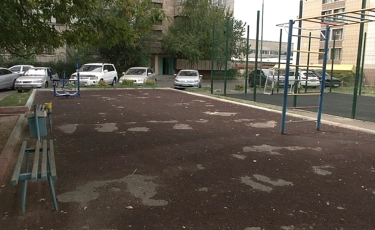 Жители Алматы пожаловались на некачественный ремонт дворов