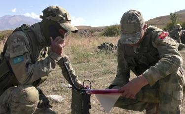 Қазақстан мен Қырғыз елінің сарбаздары бірігіп оқу жаттығу өткізді