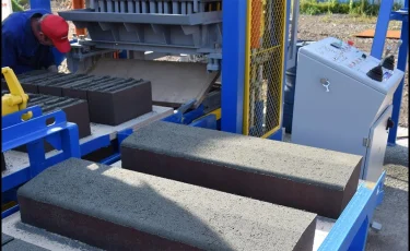 Алматыда 3 минутта  құрылыс материалын шығаратын зауыт іске қосылды