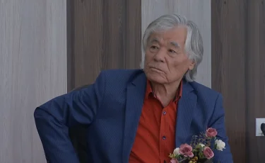 Исраил Сапарбай поэзия кешін өткізді