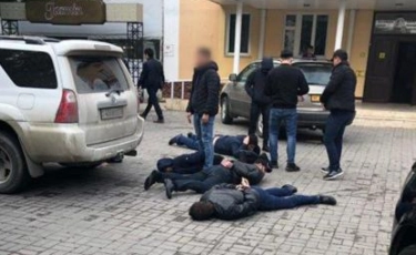 Вымогали деньги у бизнесменов: спецоперацию провел КНБ