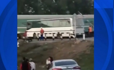 Застрявший автобус на железнодорожных путях снова напугал шамалганцев