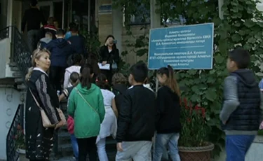 Алматылық оқушылар қаладағы киелі жерлерді аралады