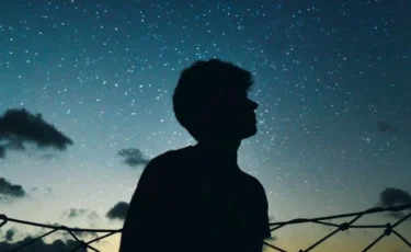 "Зорлап тастады": қызтеке өзінің бір өлімнен қалғанын айтты