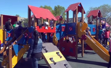 Кәсіпкерлер Бостандық ауданында 13 балалар алаңқайын жасап берген