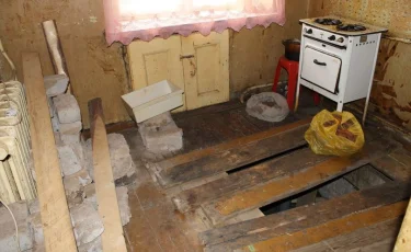 Алматыда аула сыпырушылар зәулім үйлердің жертөлесін мекендеп жүр