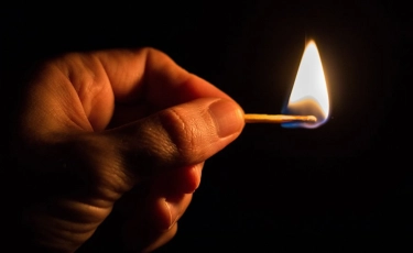 Нұр-Сұлтанда ер азамат әйелінің үстіне бензин құйып, өртеп жіберген