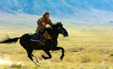 Алматы халқы білікті шабандоздардың өнерін тамашалады